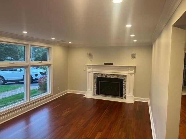 Building Photo - 5 Brookdale Rd