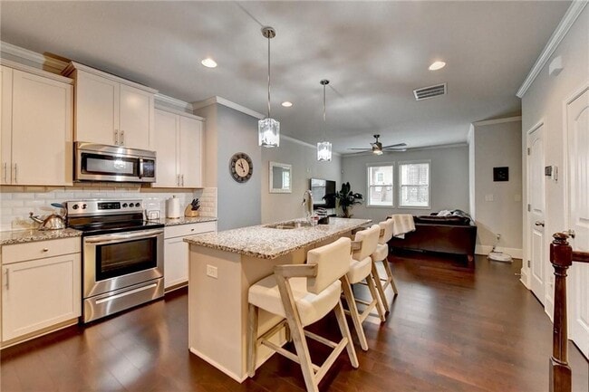 Building Photo - 2185 Mission View Dr NW