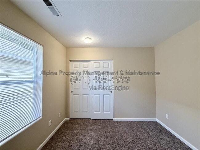 Building Photo - 5758 NE Damsel Dr