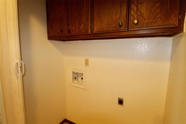 Building Photo - 910 Aspen Ct