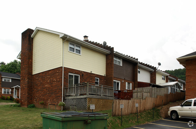 Building Photo - Shamrock Villa Apartments