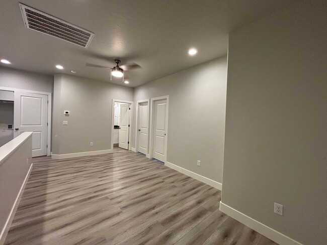 Building Photo - BRAND NEW SAND HOLLOW TOWNHOME FOR RENT!