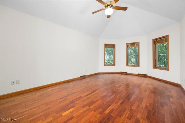 Building Photo - 4591 S Memorial Shoreway Dr