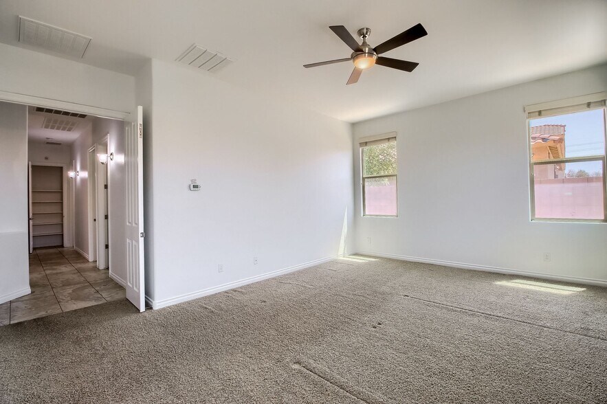 Building Photo - 237 E Lynx Pl