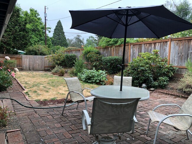 Building Photo - Beautiful Two-Bedroom Home With Large Bonus Room