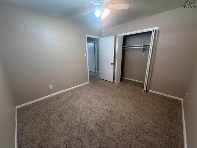 Building Photo - 2824 Barrywood Dr