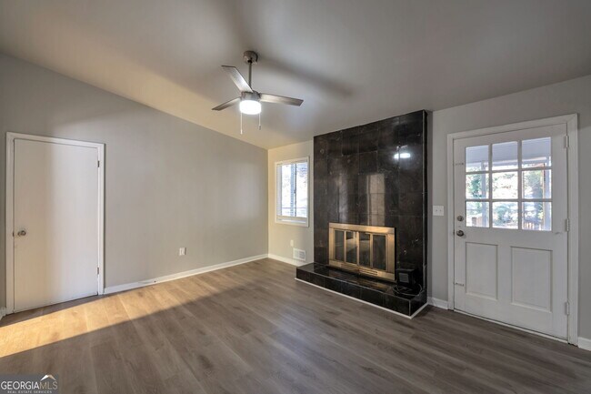 Building Photo - 1870 Sandgate Cir SW