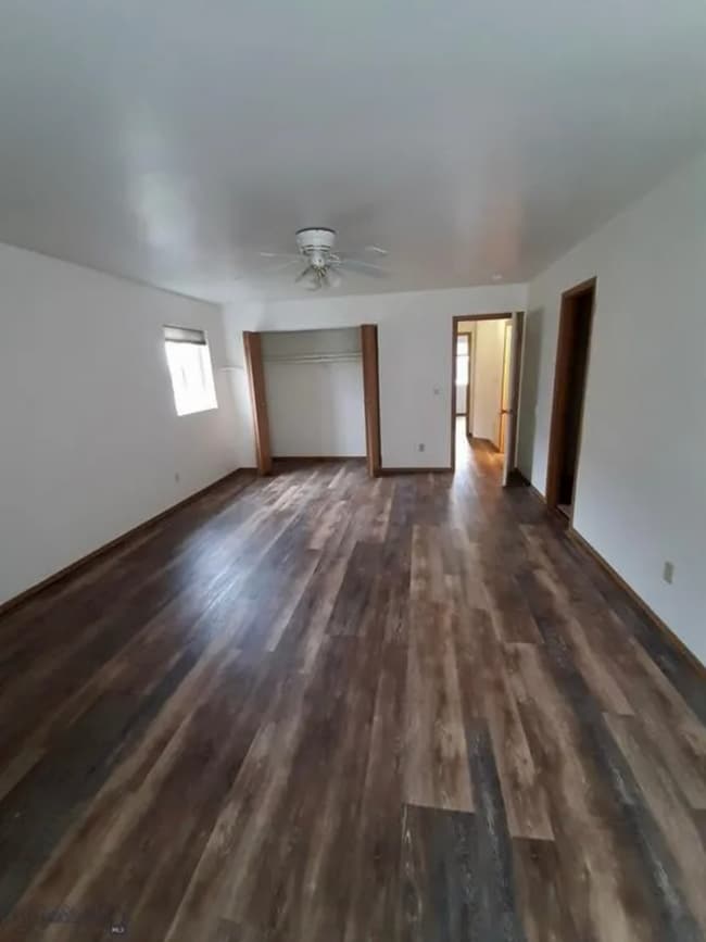 Building Photo - 4 Bedroom Townhome in Hawks Ridge