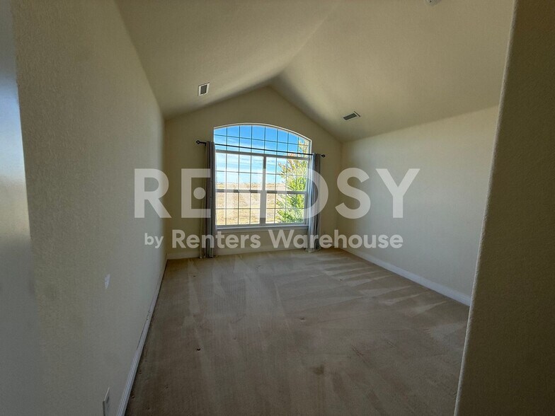Building Photo - 5158 Silver Feather Cir