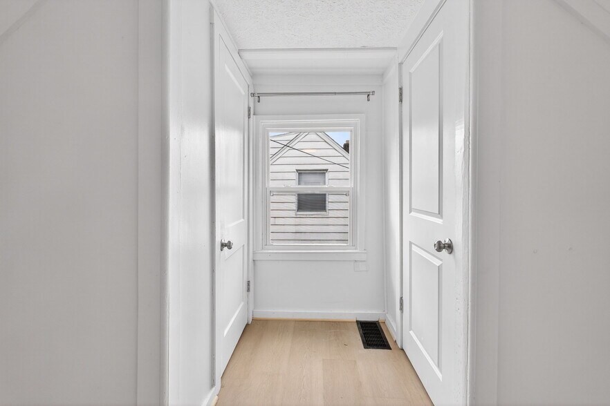 Building Photo - 849 Lyman Ave