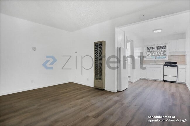 Building Photo - 132 W 18th St