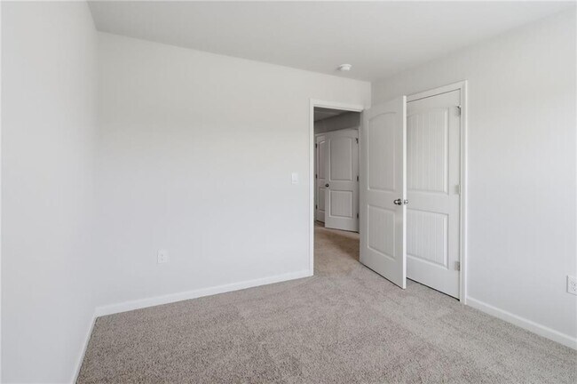 Building Photo - 21 Berryville Dr