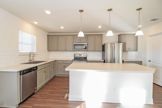 Building Photo - 2637 Wayne Ave