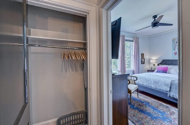 Building Photo - 518 Lamar Ave