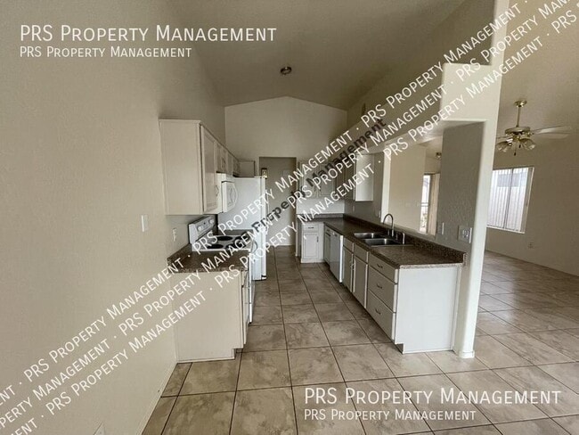 Building Photo - 1030 W Saragosa St