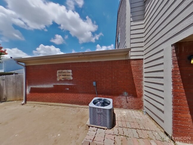 Building Photo - 161 Hunter Dr