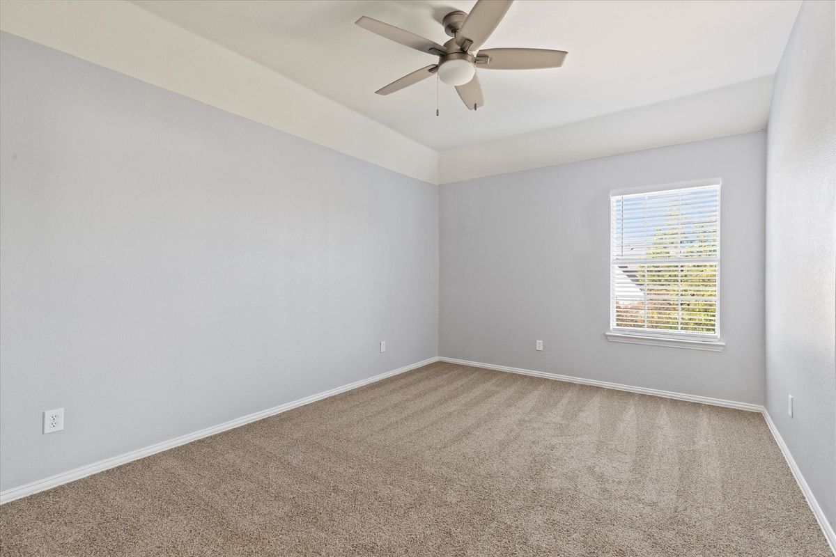 Building Photo - 892 Brentwood Dr