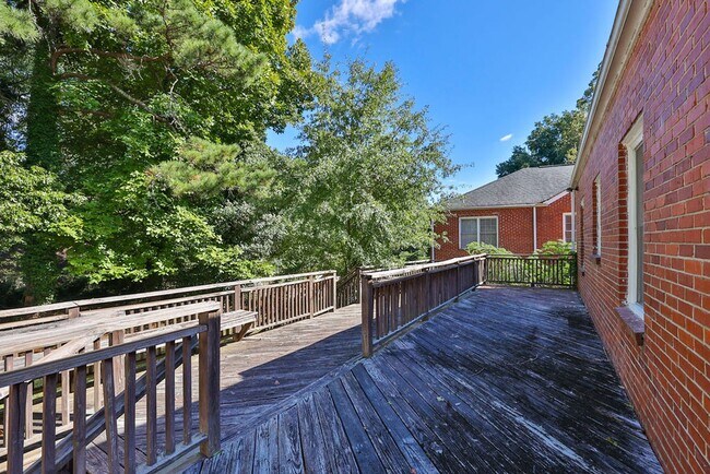 Building Photo - NOW ACCEPTING CITY OF ATLANTA 3-BEDROOM HOUSING VOUCHERS.
