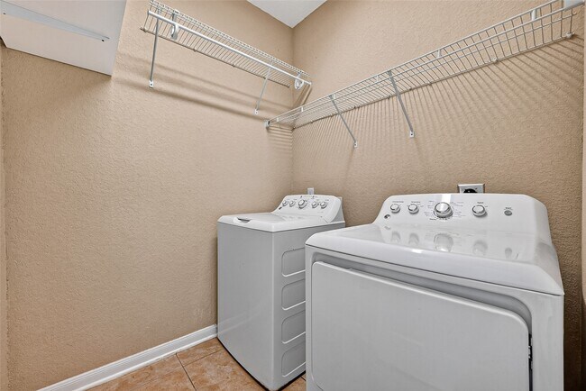 Building Photo - 26738 Henson Falls Dr