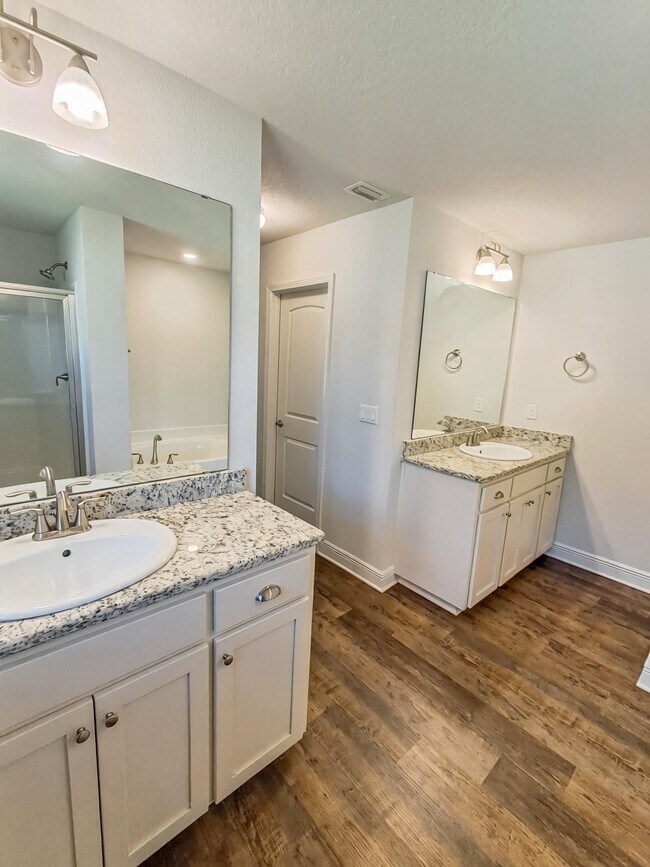 Building Photo - 5783 Dogwood Dr E