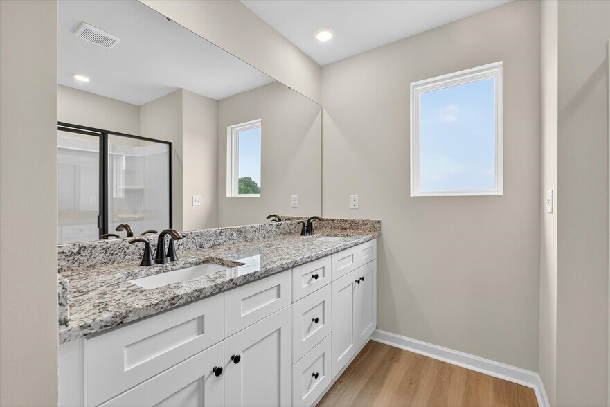 Building Photo - 1978 W Davidson Ave