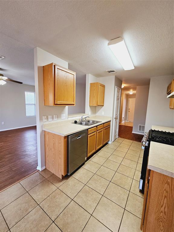 Building Photo - 423 Paddington Dr