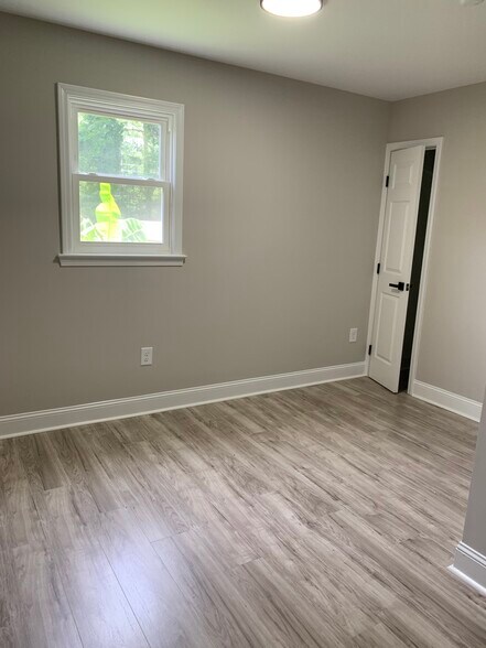 Room 2B - 2824 Wyncote Dr