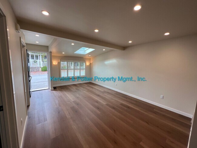 Building Photo - 360-370 10th Avenue