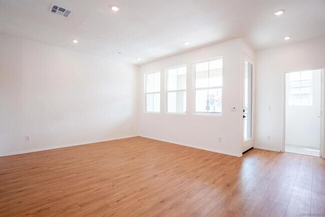 Building Photo - 516 Avenida Centro