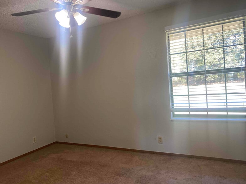 Building Photo - 574 J L Brazzil Loop