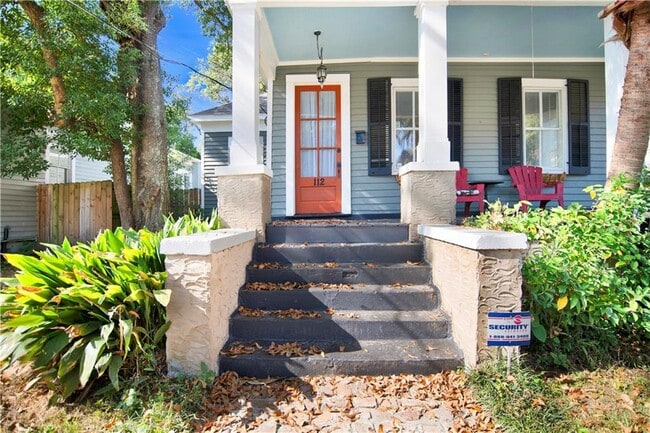 Building Photo - 112 Espejo St