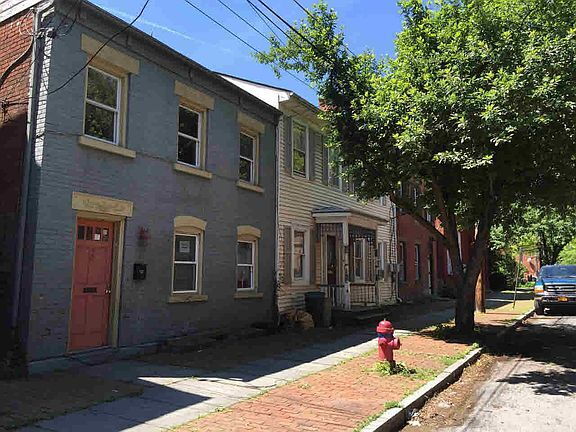 Building Photo - "Chic 2-Bed Gem with Granite Elegance in P...