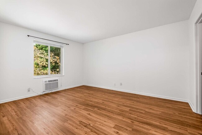 Building Photo - 2601 Hillsboro Pike