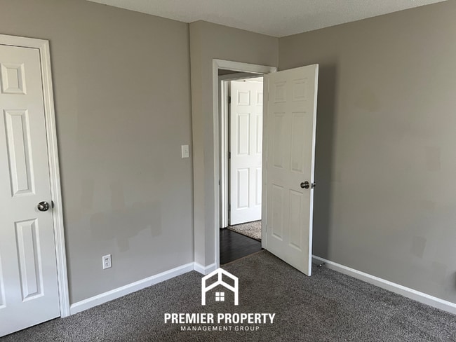 Building Photo - Charming 3BR/2BA Home in Huntsville | Hardwood Floors, Fireplace & 2-Car Garage
