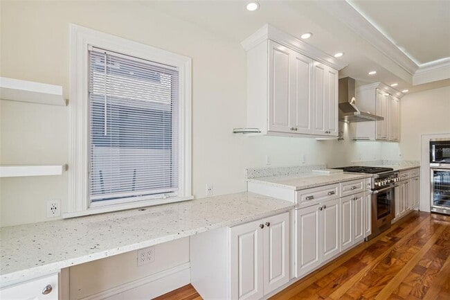 Building Photo - 344 21st Ave NE