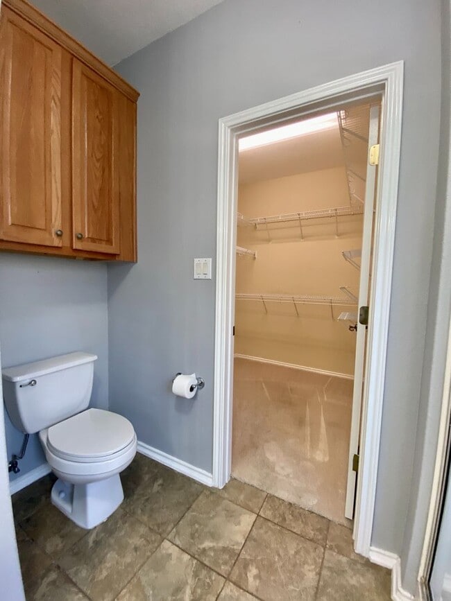 Building Photo - Medical Center/USAA/ UTSA 3 BD/2.5 BA Ready for Move In!