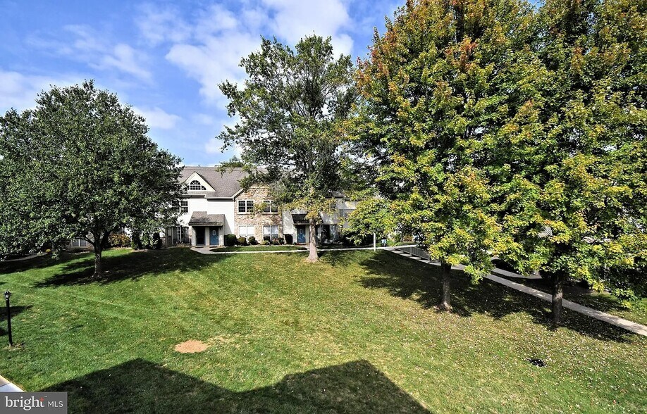 Building Photo - 1808 Foxmeadow Cir