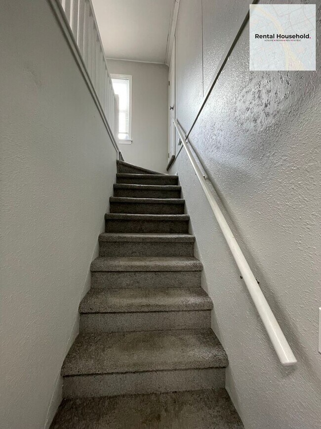 Building Photo - Newly Renovated 3-Bedroom Bungalow