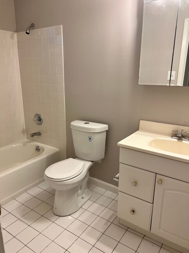 Building Photo - Two bedroom apartment in Northeast Baltimo...