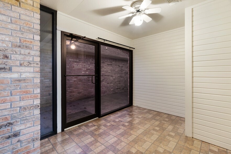 Building Photo - 4115 Primrose Ln