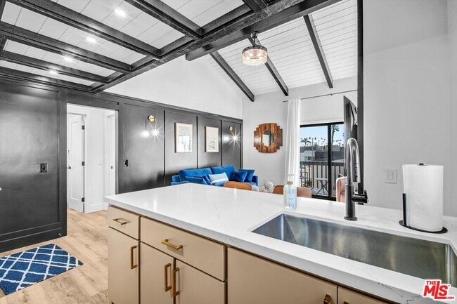 Building Photo - 1083 Montauk Ln