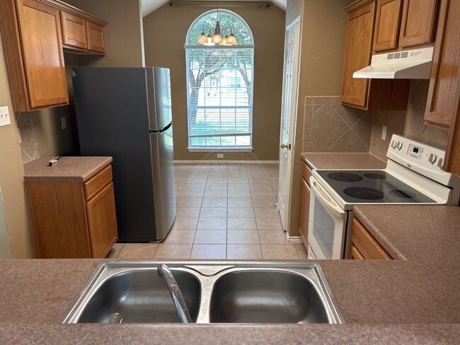 Building Photo - 4402 Golden Gate Dr