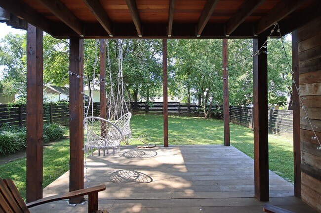 Building Photo - Charming Dog-Friendly Belmont Home