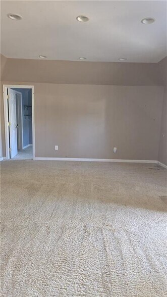 Building Photo - 2015 Beckenham Walk Ln