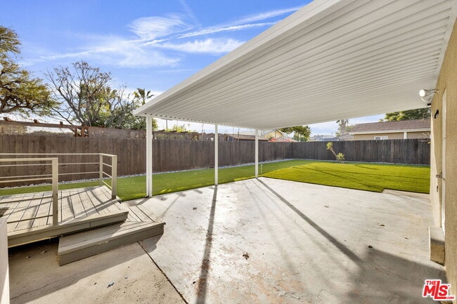 Building Photo - 6323 Farmdale Ave