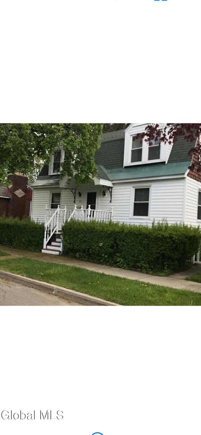 Primary Photo - 52 Walnut St