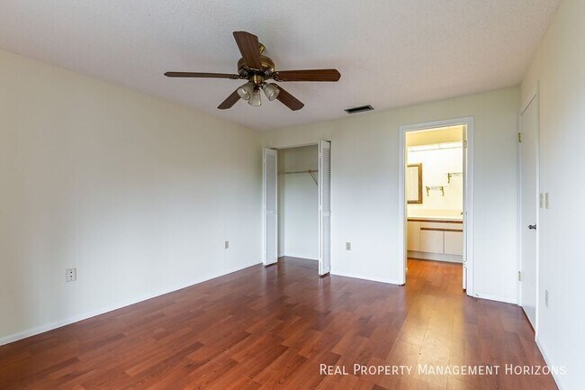 Building Photo - 251 Fenwick Dr