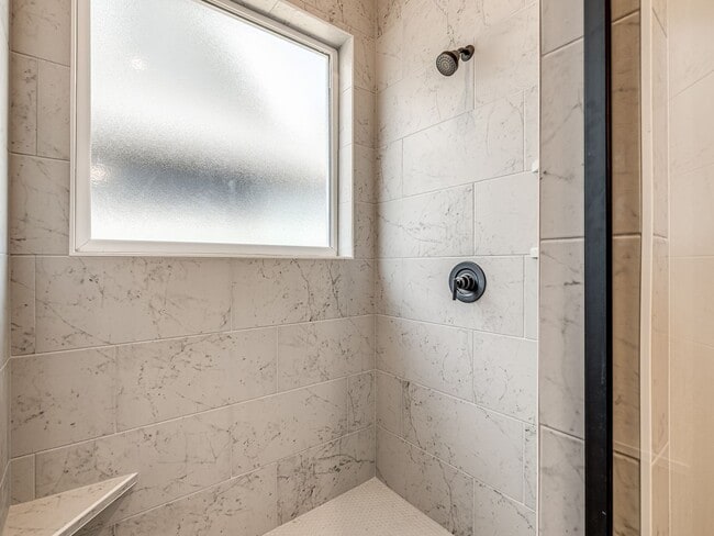 Building Photo - Newer Beautiful home in East Edmond + 4 Be...
