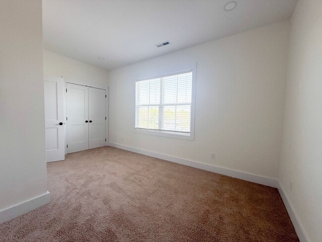 Building Photo - Spacious 3-Bedroom Townhome at Highbury | Modern Living Near Tennessee Tech