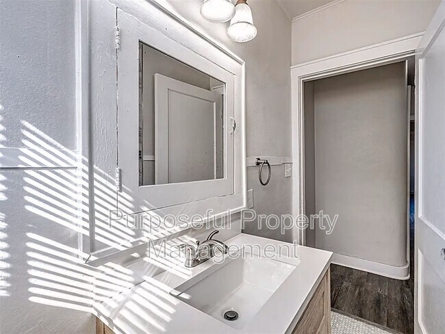 Building Photo - 732 NE 17th St